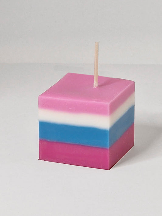 Cube - vierkant koolzaadwas kaarsje paars, wit, blauw, lila