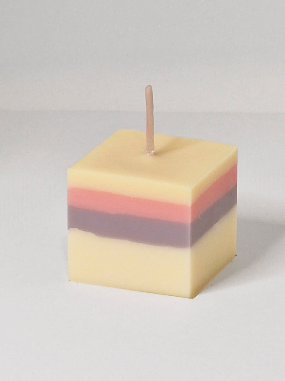 Cube - vierkant koolzaadwas kaarsje ivoor,roze, taupe