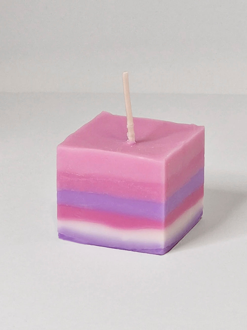 Cube - vierkant koolzaadwas kaarsje roze, paars, wit, lila
