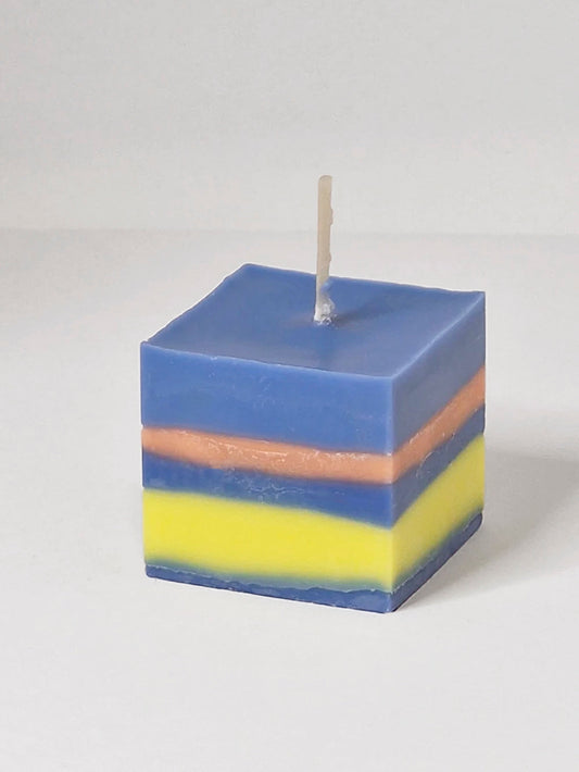 Cube - vierkant koolzaadwas kaarsje blauw, oranje, geel