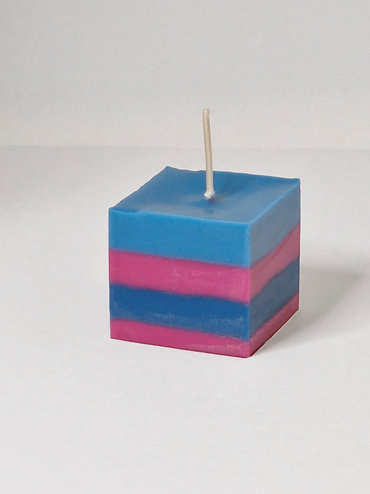 Cube - vierkant koolzaadwas kaarsje blauw, paars